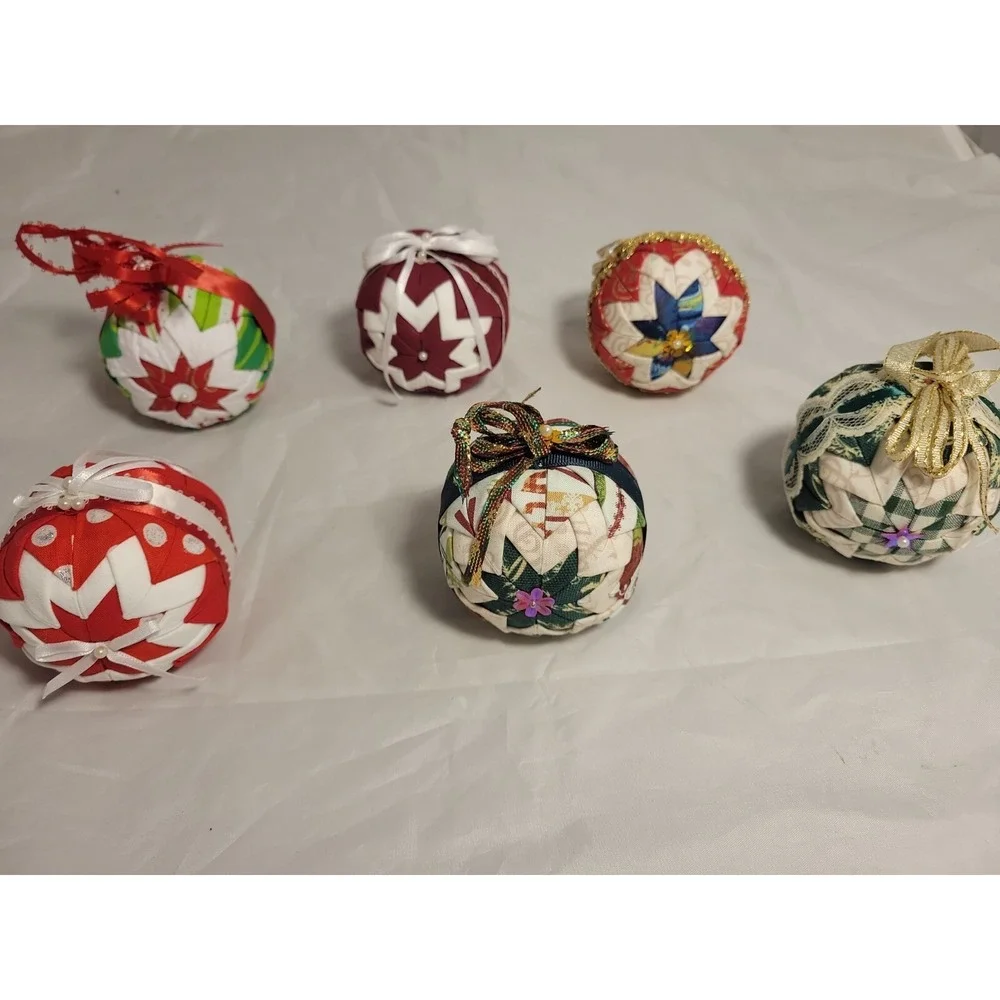 HANDMADE FABRIC FOLDED Quilted‎ HOLIDAY RIBBON CHRISTMAS ORNAMENT BALL Set of 6